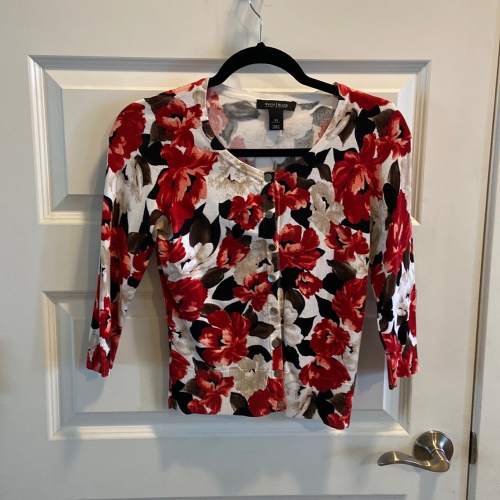 Floral black red and white 3/4 sleeve sweater.